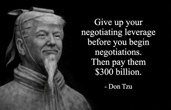 Zwart-witfoto van een persoon met het gezicht van Donald Trump en in oude Chinese kleding, naast een satirisch citaat dat wordt toegeschreven aan „Don Tzu“ over het verliezen van onderhandelingsmacht.