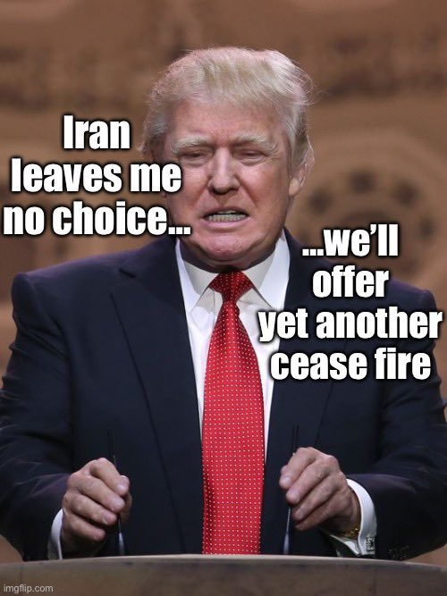 Donald Trump spreekt vanaf een podium, terwijl er tekst in beeld verschijnt waarin naar Iran wordt verwezen en waarin hij opnieuw een staakt-het-vuren voorstelt.